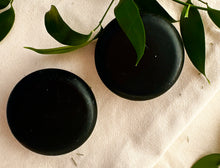 Cargar imagen en el visor de la galería, Jabón con Carbón Activado y Árbol de té